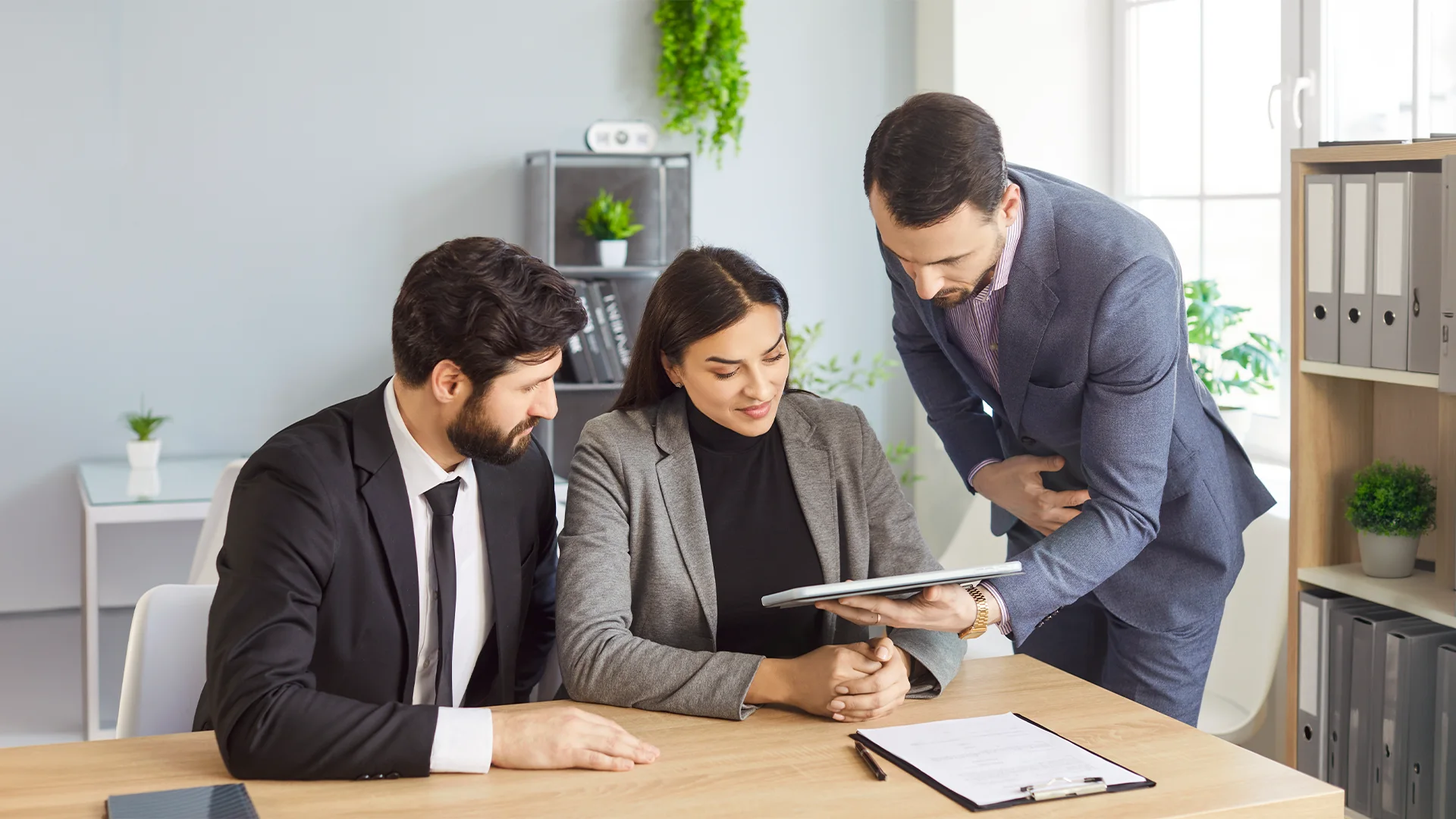 How Do Internationally Mobile Entrepreneurs Structure Their Businesses?